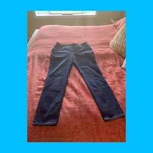 SLIMMING!!! Love these boot cut leggings! Make my bum look amazing!